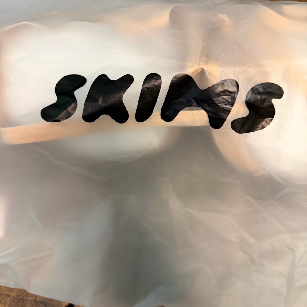 SKIMS Tan Bra - Picture 3 of 3